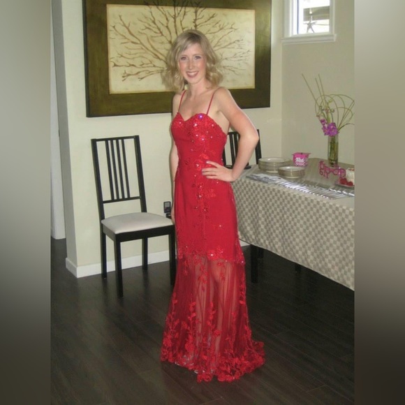 Red embroidered beaded grad dress. Formal gown - Picture 11 of 11